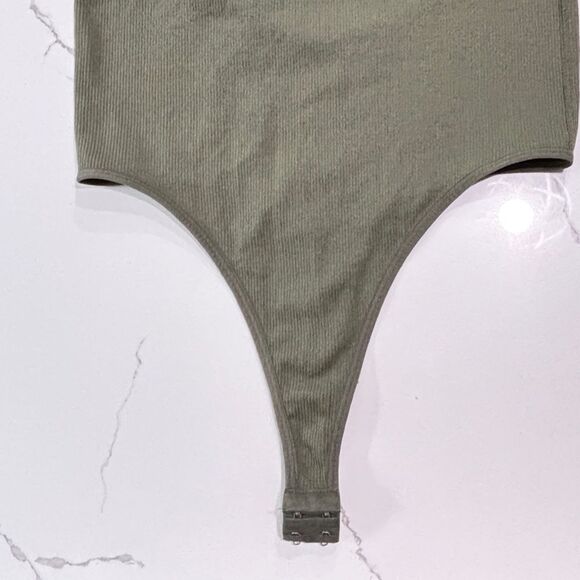 Cotton Candy Women’s Open Back Halter Army Green Sleeveless Ribbed Bodysuit M/L - Picture 6 of 11